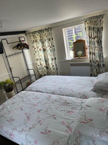 The Red Lion Great Offley Hotel Bagian luar foto