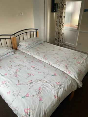 The Red Lion Great Offley Hotel Bagian luar foto